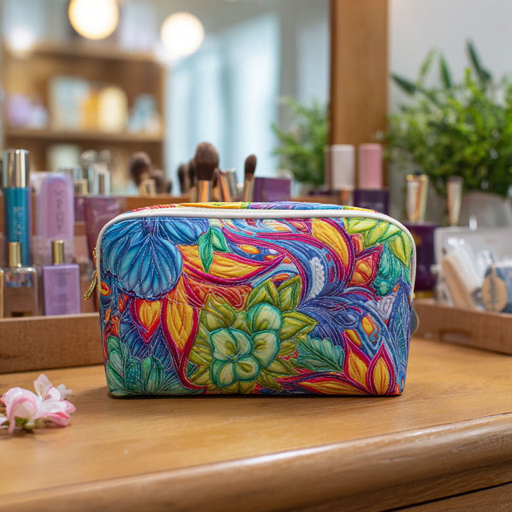 Gesteppte Kosmetiktasche mit Blumen und Zweigen NCU0PT9616