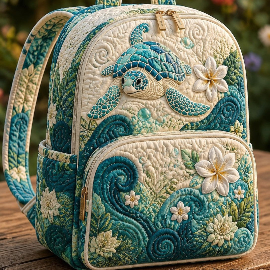 Gesteppter Rucksack – Meeresschildkröte und Frangipani von Brigitte Wien