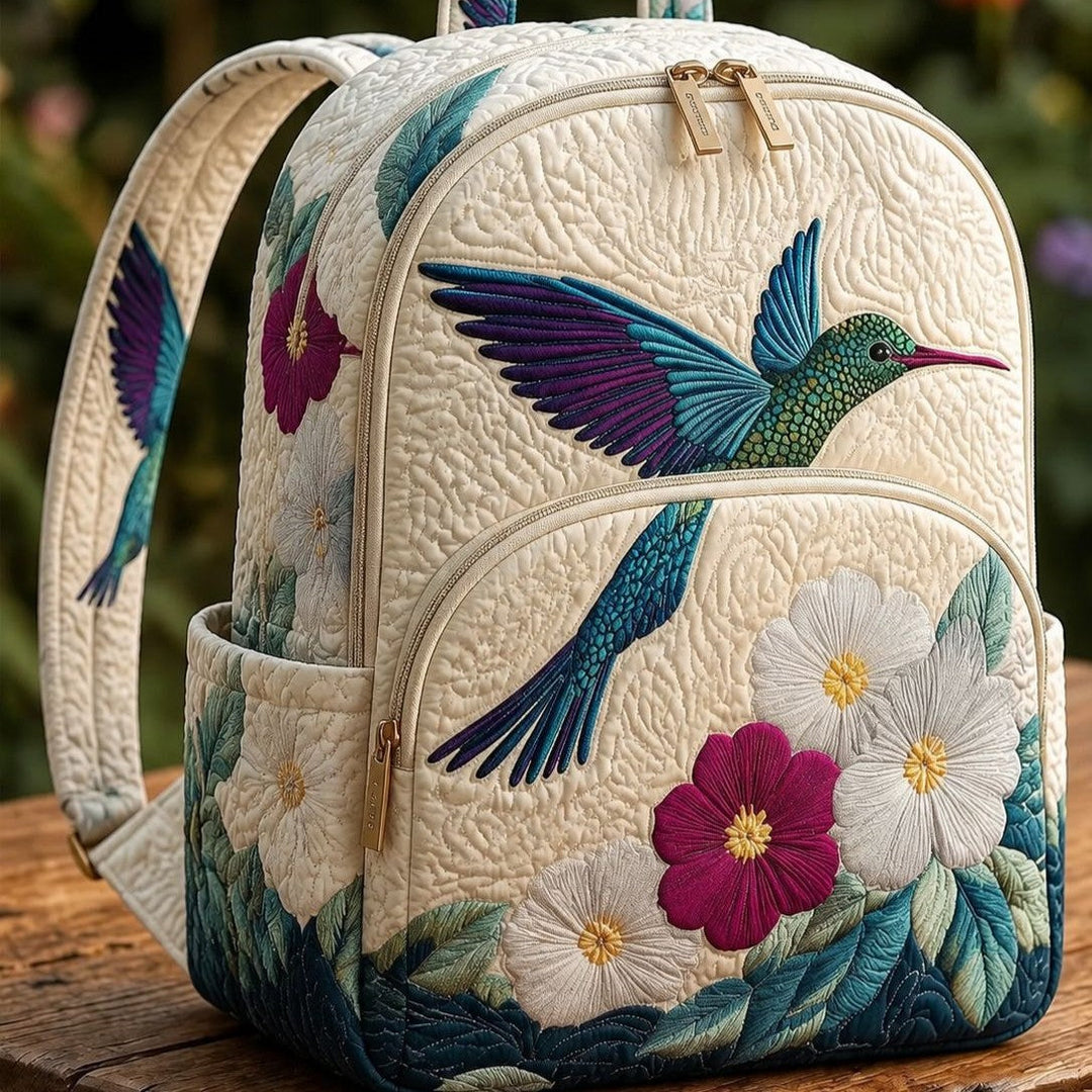 Gesteppter Rucksack – Kolibri und Wildblumen von Brigitte Wien