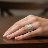 Retro-Ring mit Zirkonia in Weißgold