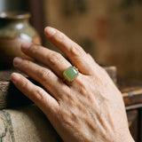 Verstellbarer Retro-Ring in Gold mit grüner Jade